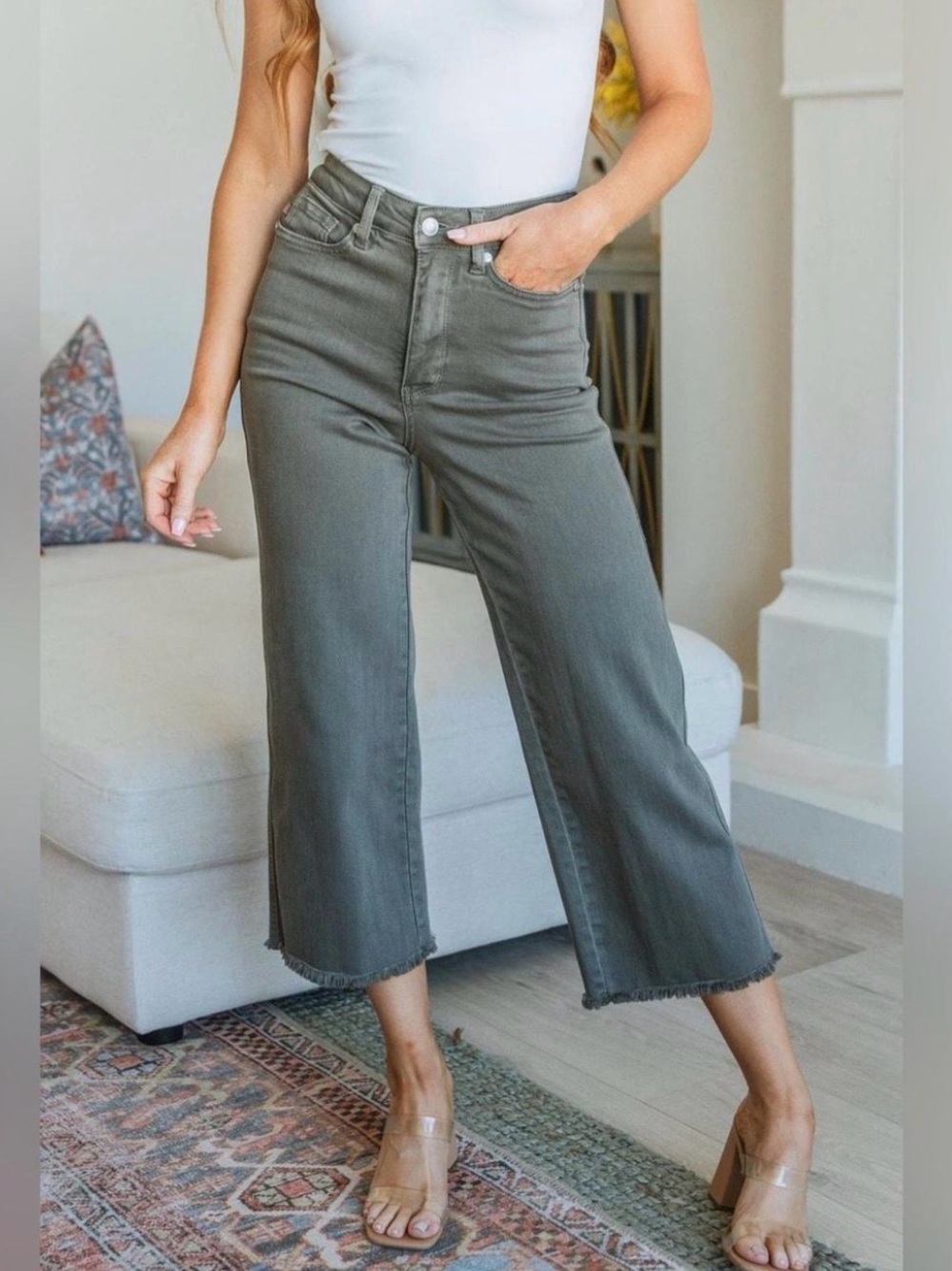 Judy Blue Wide Leg Crop Raw Hem Jeans 7/28 jb88734